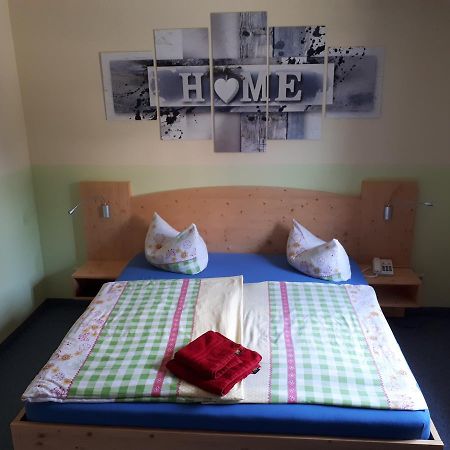Hotel Zum Schwarzen Baer Hermsdorf  Buitenkant foto