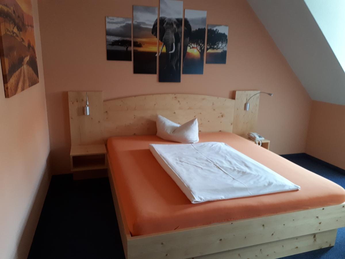 Hotel Zum Schwarzen Baer Hermsdorf  Buitenkant foto