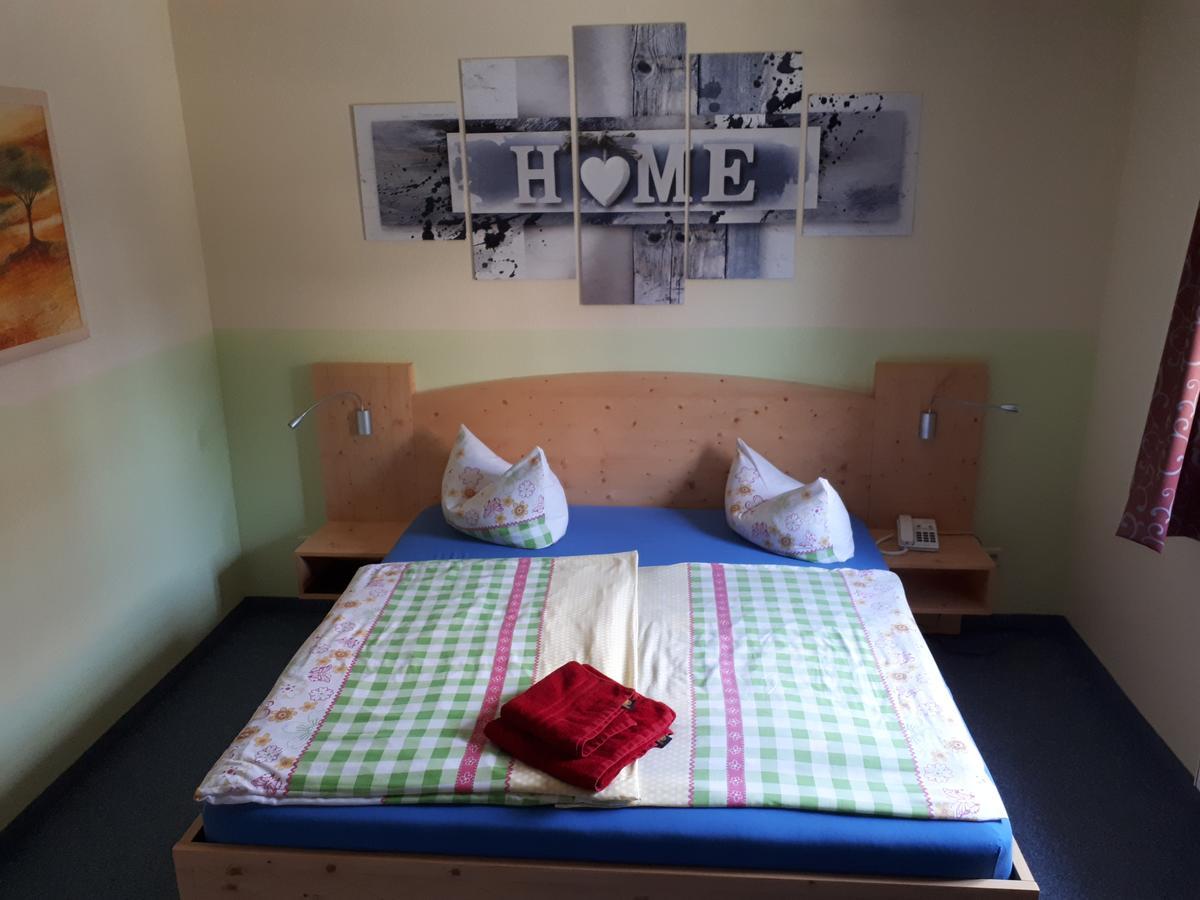 Hotel Zum Schwarzen Baer Hermsdorf  Buitenkant foto