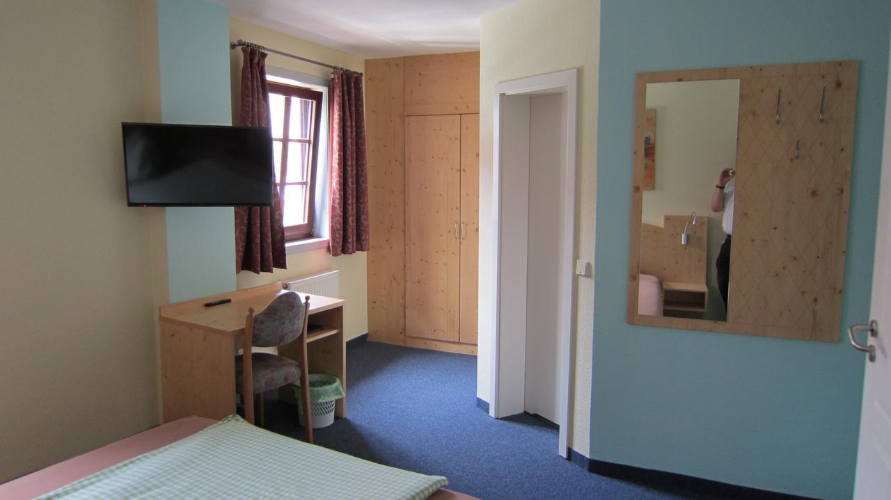 Hotel Zum Schwarzen Baer Hermsdorf  Buitenkant foto