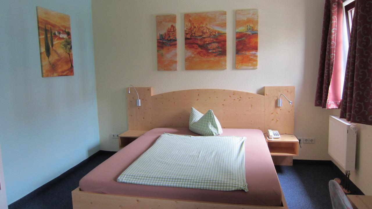 Hotel Zum Schwarzen Baer Hermsdorf  Buitenkant foto